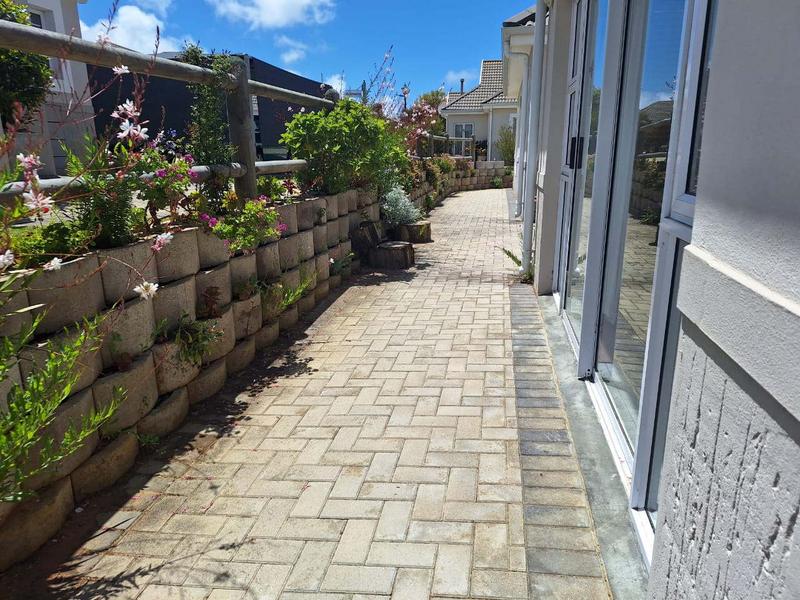 2 Bedroom Property for Sale in Mossel Bay Western Cape